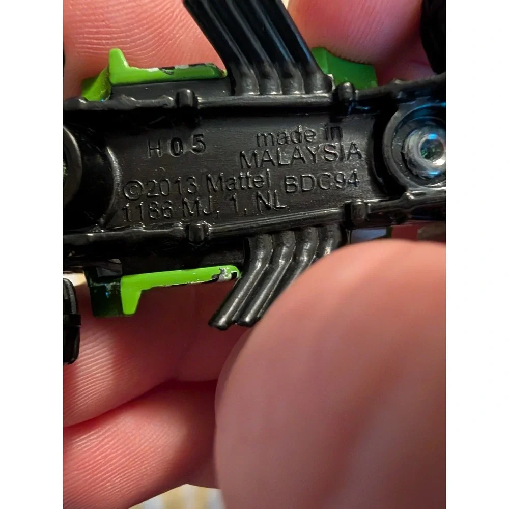 Hot Wheels Mountain Mauler 03 Green 2014 HW Off-Road Series Diecast Car BDC94